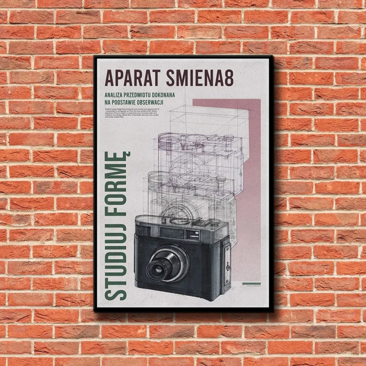 Plakat Aparat Smiena 8 tło ściana czerwone cegły